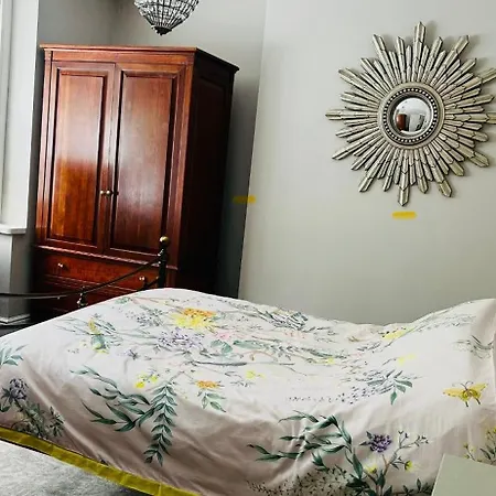 Hayfield Spacious Detached Luxury