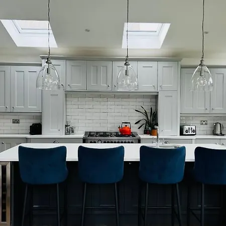 Hayfield Spacious Detached Luxury *